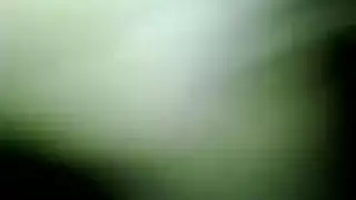 الام تسبح بنته