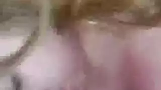 عاهرة طالبة تركب تاكسي ثم تركب قضيبًا بكل وضعية يمكن تخيلها