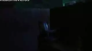 بائع مخادع ينيك آسيوية جميلة أثناء غياب العائلة